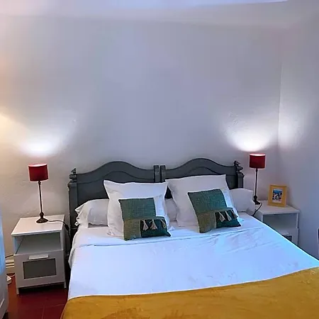 Bleue - Les Pins Bed & Breakfast