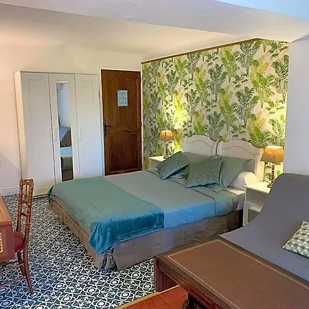 Bleue - Les Pins 3*