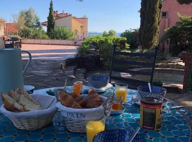 Bed & Breakfast Bleue - Les Pins 3*
