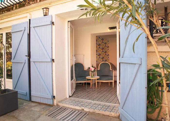 Bed & Breakfast Bleue - Les Pins 3*